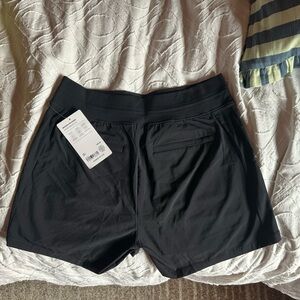 NWT Black Athleta Brooklyn Short US6
